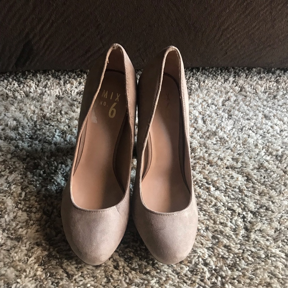 Heels - Picture 2 of 3